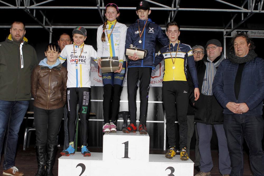 Het podium bij de 14-jarigen: 1. Allaer Thorben 2. Vancompernolle Tibo 3.Van Der Veken Luca 1. Expeels Laerke bij de dames.