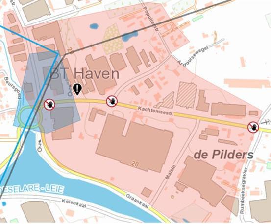 De perimeter rond de het bedrijf werd bepaald door experten van de betrokken hulpdiensten. Bewoners en bedrijven binnen deze rode zone werden rechtstreeks gecontacteerd door de crisiscel.