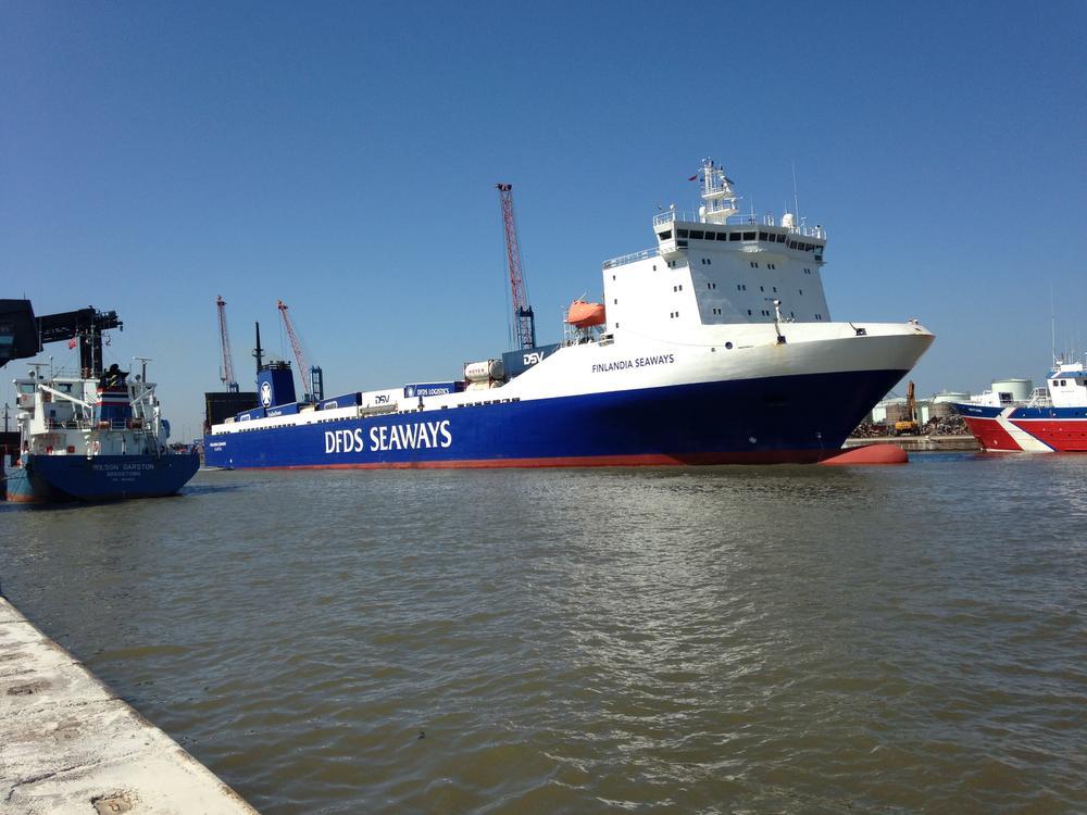 Een van de schepen die de huidige vrachtverbinding verzorgt tussen Zeebrugge en Rosyth.