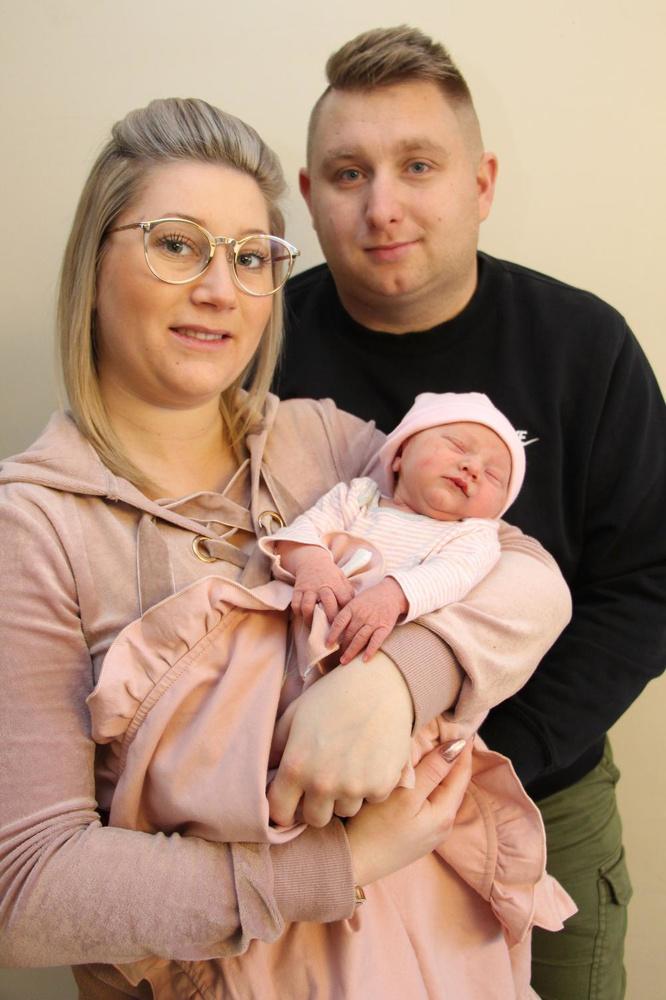 Léonie is het eerste kindje van Stephanie Backers en Dwight Devadder uit Brugge. Léonie woog 2,940 kg bij haar geboorte op 1 januari in het AZ Sint-Jan. (foto TVH)