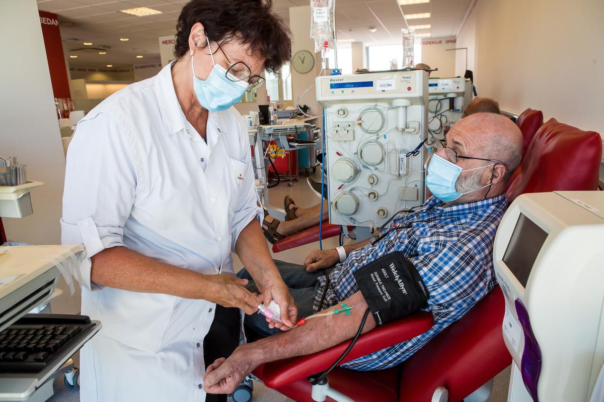 Rode Kruis roept op om ook in coronatijden bloed en plasma te geven: 