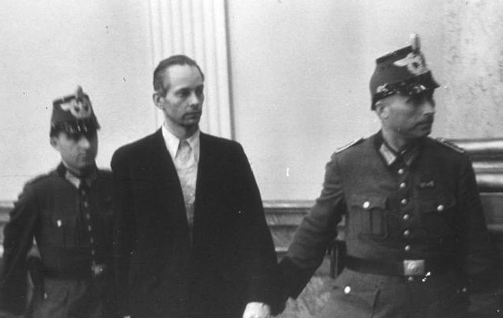 Johanna Yorck von Wartenburg is een achternicht van Peter Yorck Von Wartenburg (foto). Die werd in augustus 1944 ter dood veroordeeld voor een moordcomplot tegen Hitler. (Foto Bundesarchive)