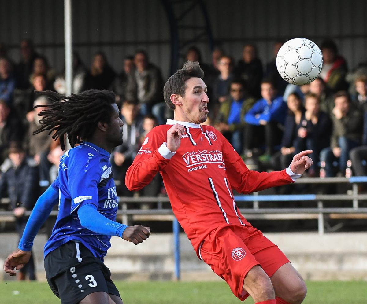 Gianni Leenaert (rechts) mag het met Moorsele volgend seizoen in tweede provinciale waarmaken.