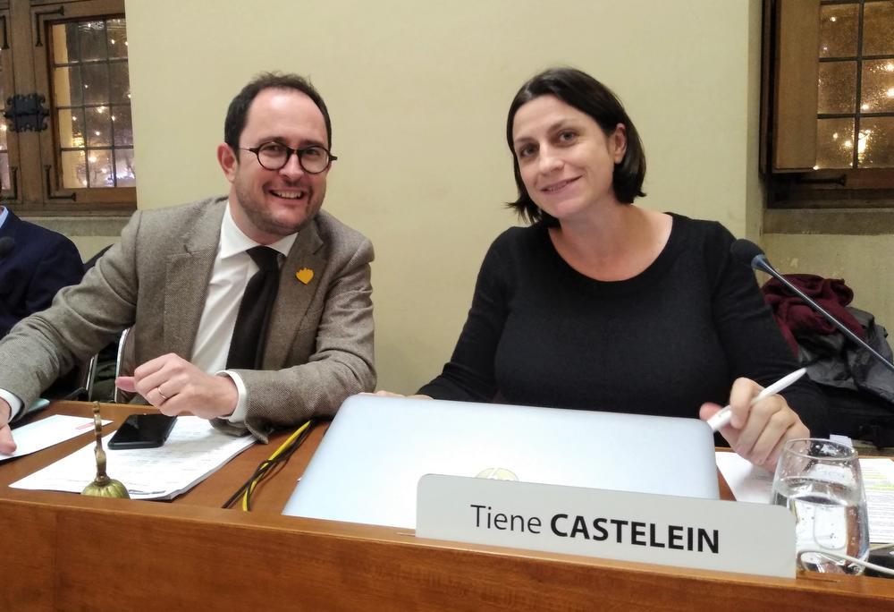Tijdens de vorige afwezigheid van Tiene Castelein viel de burgemeester (links) voor haar in.