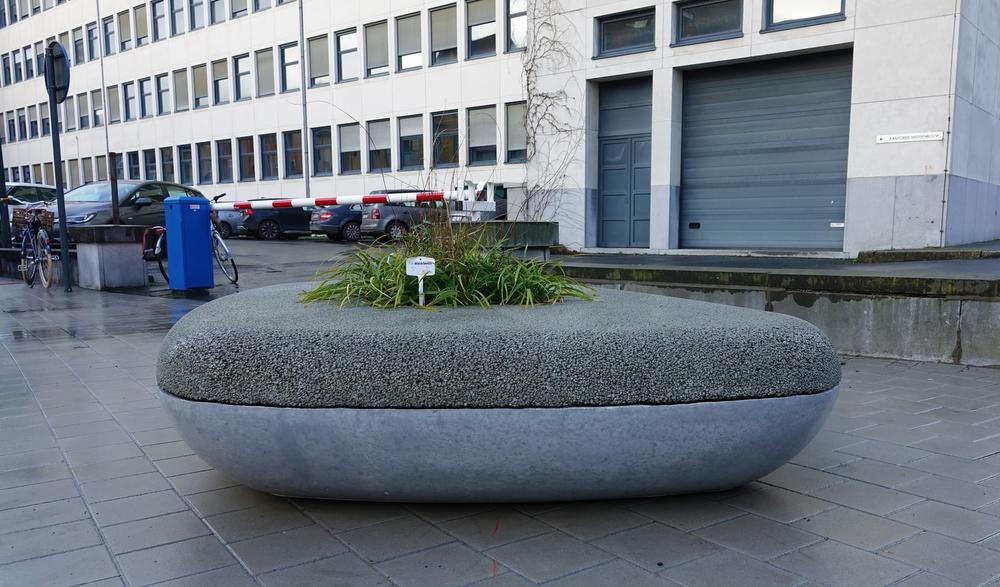 De Waterbench is te vinden ter hoogte van de bouwen van de Belastingen.