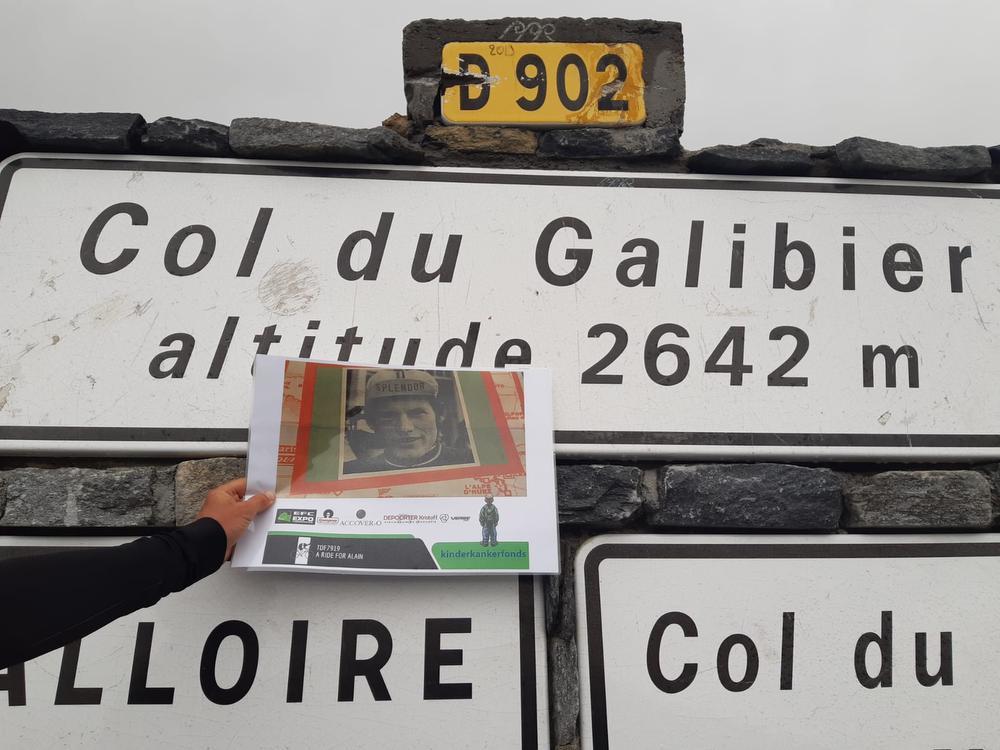 A ride for Alain (18): 'A Lucky Man' op de top van Alpe d'Huez, yes