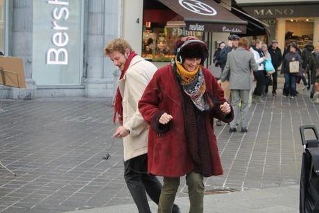 Dansende acteurs zorgen voor guerrilla-actie in Oostende