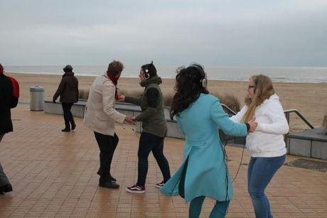 Dansende acteurs zorgen voor guerrilla-actie in Oostende