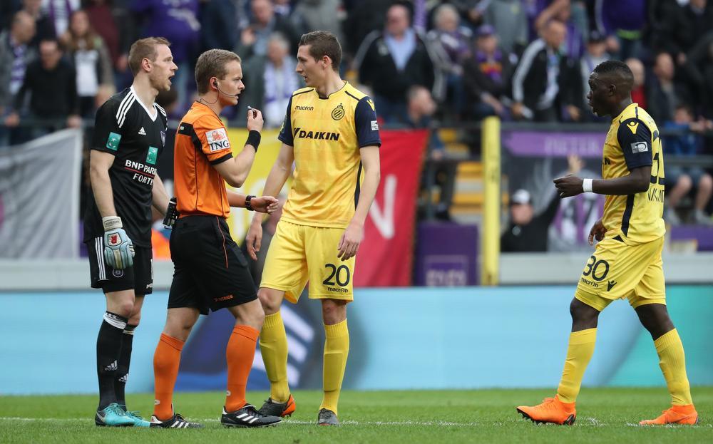 Onmondig Club Brugge verliest topper en ziet Anderlecht tot op drie punten naderen