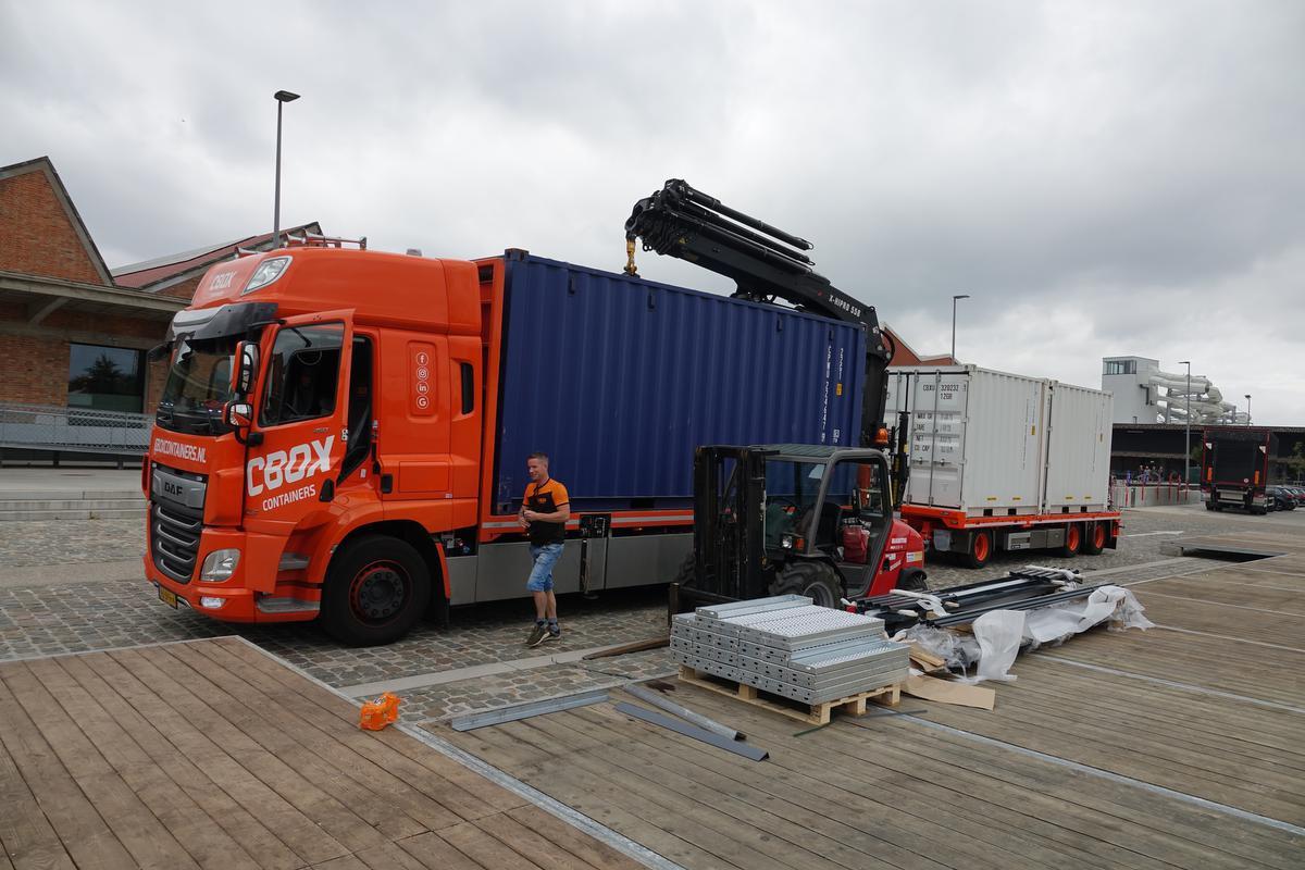 De eerste containers werden woensdag geleverd.