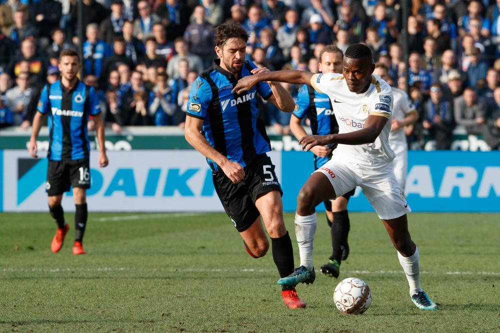 Club Brugge smeert leider KRC Genk eerste uitnederlaag aan en nadert tot op acht punten