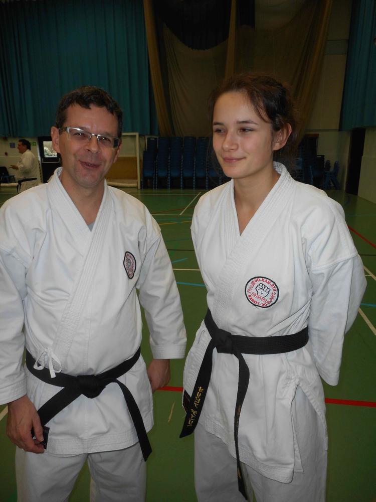 In karate-outfit met dochter Livia.