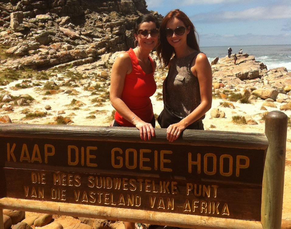 Op de Kaap de Goeie Hoop, samen met haar moeder Carine Tuyttens.