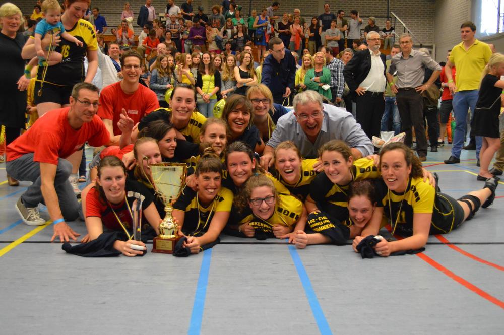 In het seizoen 2013-2014 beleefde VT Diksmuide een droom. De herenploeg werd kampioen in eerste provinciale, maar vooral de dames deden het buitengewoon goed. Het team werd autoritair kampioen in eerste provinciale en won ook de West-Vlaamse beker.