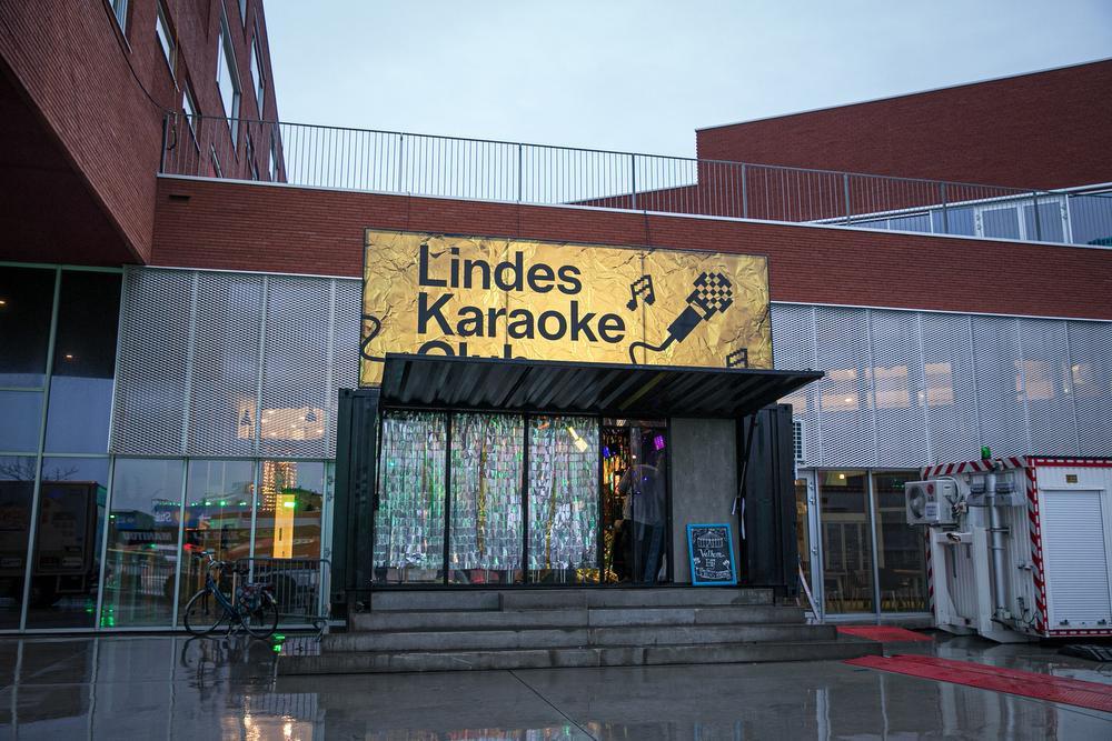 Linde krijgt haar eigen karaoke container.