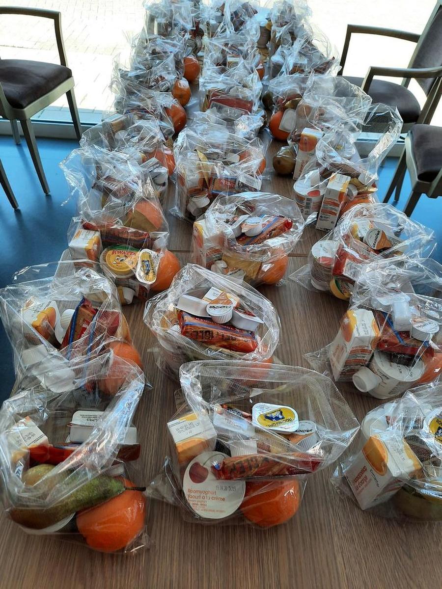OCMW Hooglede maakt ontbijtpakketten voor bewoners serviceflats 