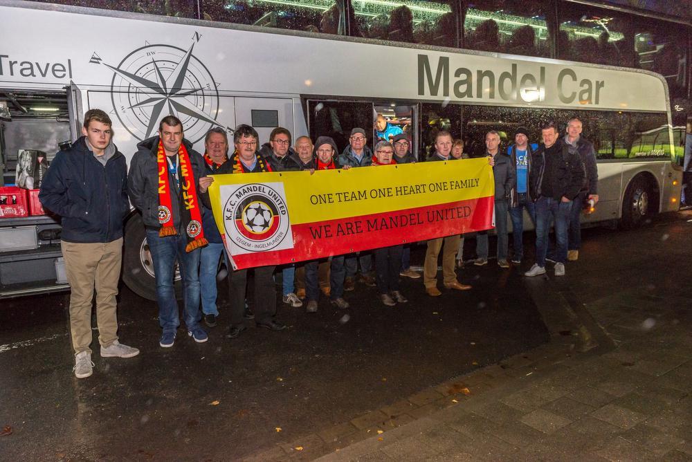 Vanuit Izegem vertrok een supportersbus richting Sint-Truiden.