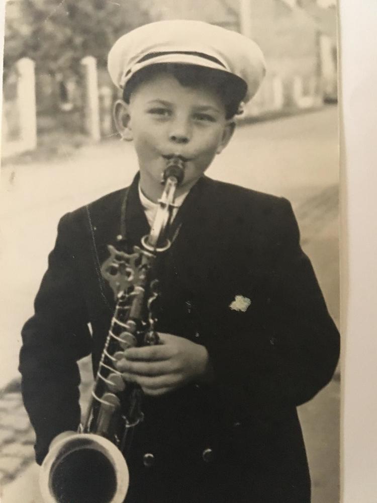 Luc als 11-jarige bij fanfare Sint-Joris.