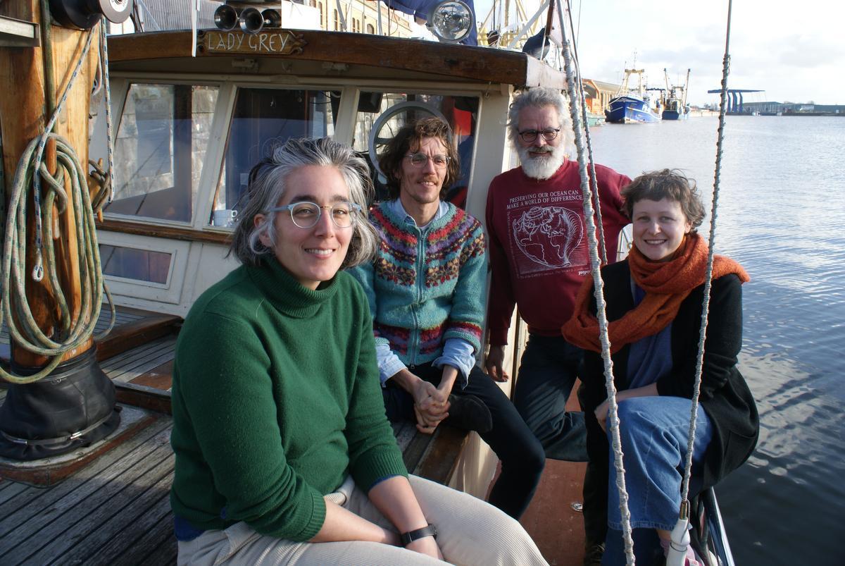 Hety collectief van The oceanographies Institute: Marialena Marouda, Steven Jounersma,schipper Patrick Van Craeynet en Justine Maxelon.