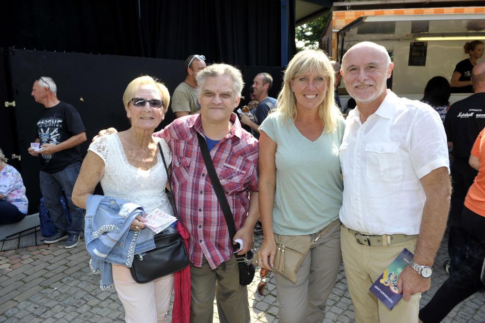 Claire Desmet uit Bissegem, Peter Naessens uit Gent, Nancy Lavaert uit Wevelgem en Ferdy Huysentruyt uit Wevelgem.