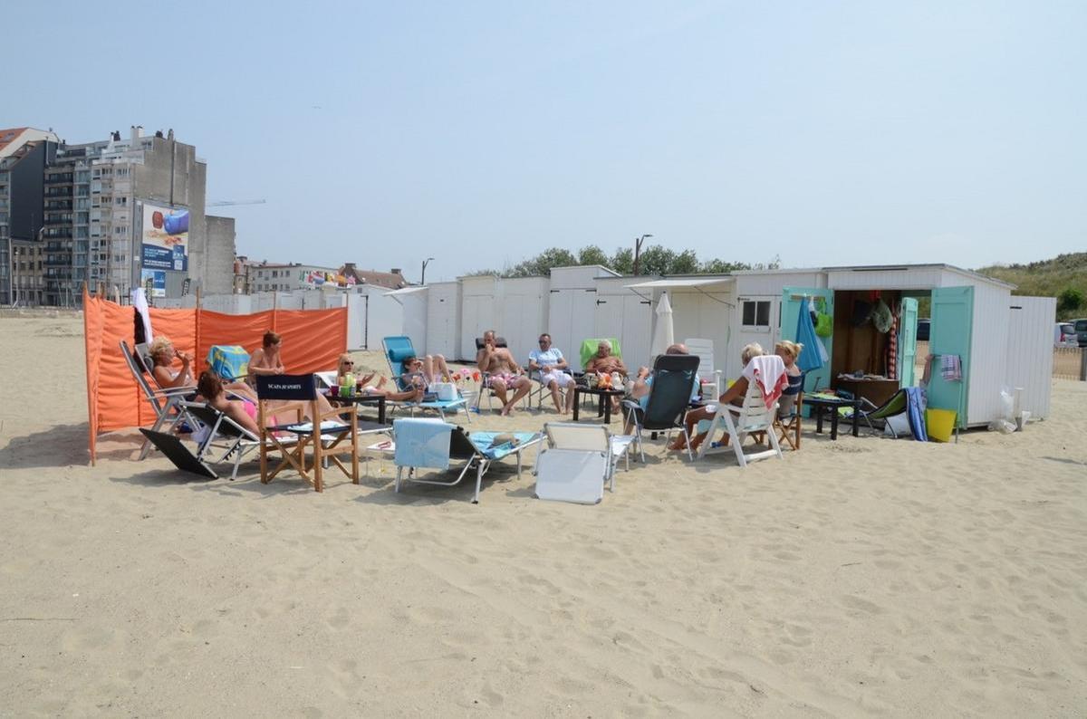 Ook in Knokke-Heist maken mensen gebruik van hun strandcabine.