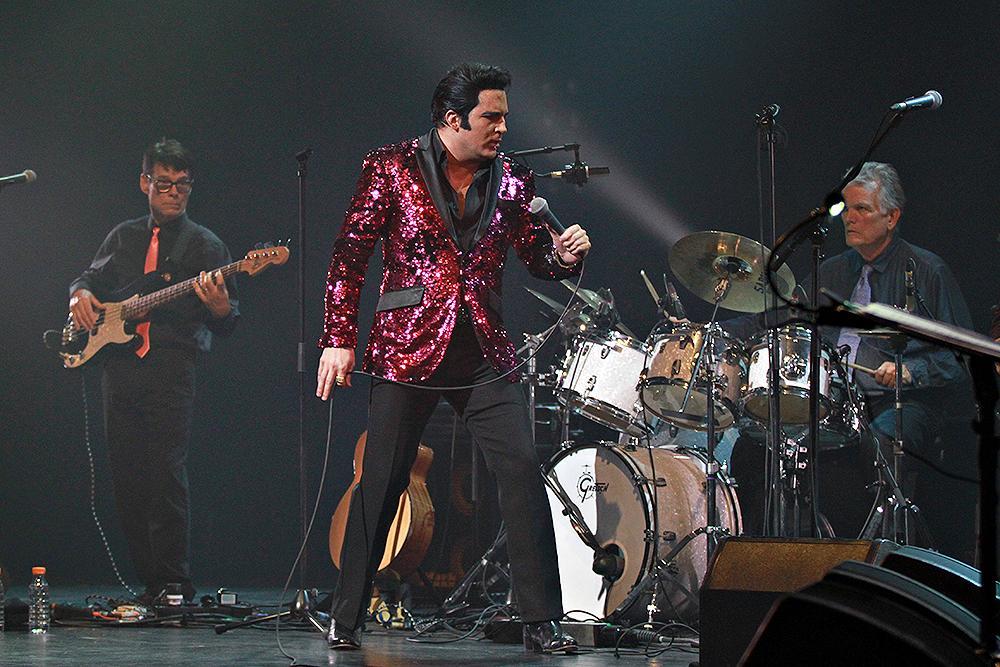 Er waren ook muzikanten aanwezig, die 45 jaar geleden samen met Elvis op het poduim stonden.