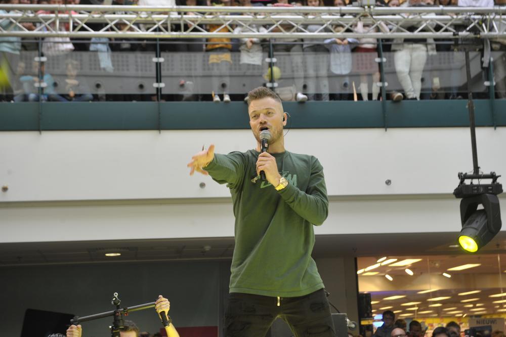 Gers Pardoel tijdens zijn optreden in Ring Shopping Kortrijk.