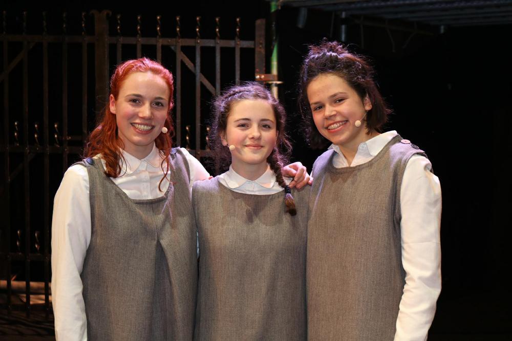 Magdalena met drie hoofdrolspeelsters, waaronder ook Fiene Zasada (rechts) uit Ooigem. (Foto Maarten)