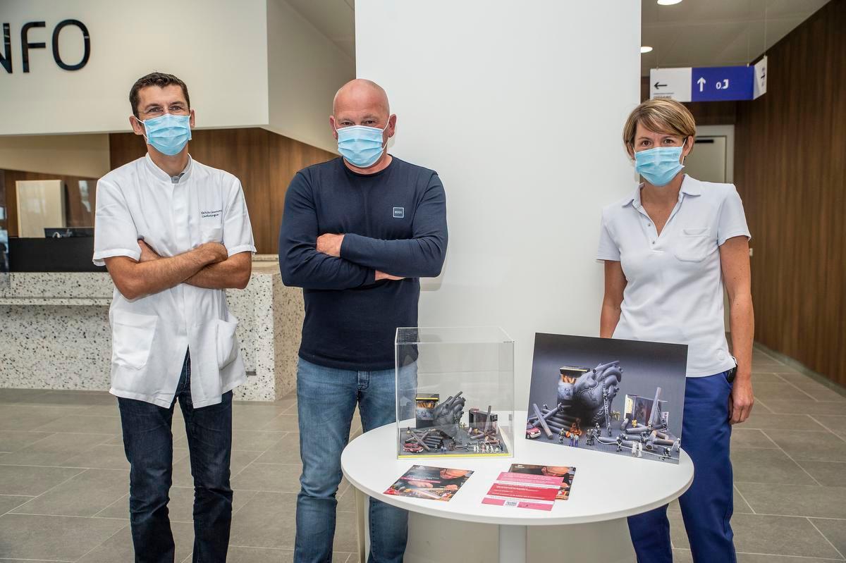 Op de foto Dokter Michel de Ceuninck, Dirk Dejonckheere en Barbara De Naeyer (teamleider Fysiotherapie).