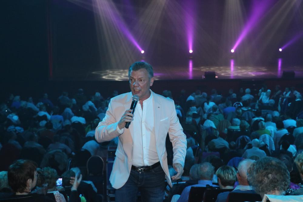 Paul in actie tijdens het allereerste Kustschlagerfestival 2017.