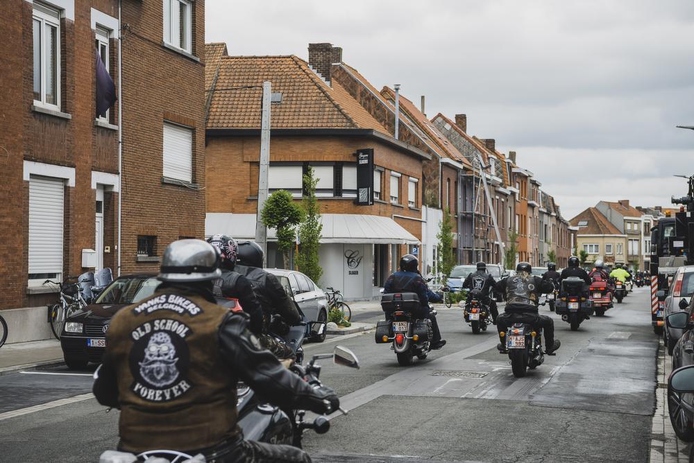 Tientallen motards begeleiden Jean-Pierre Meyfroidt (56) naar uitvaart