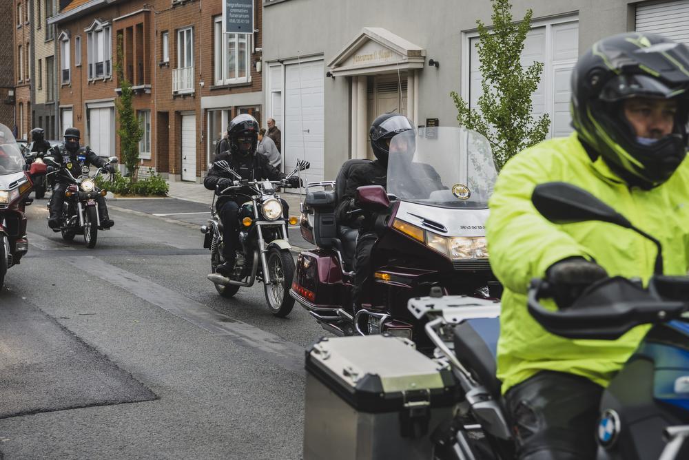 Tientallen motards begeleiden Jean-Pierre Meyfroidt (56) naar uitvaart