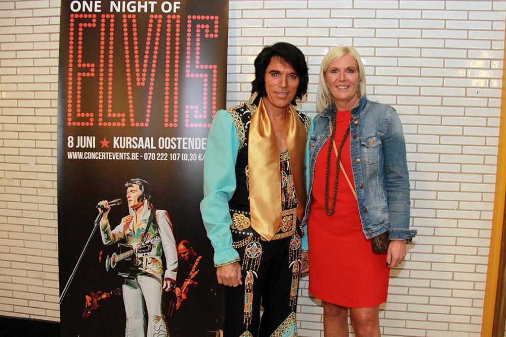 Burgemeester Veerle Baeyens uit Haaltert ontmoet 'Elvis' in Kursaal Oostende