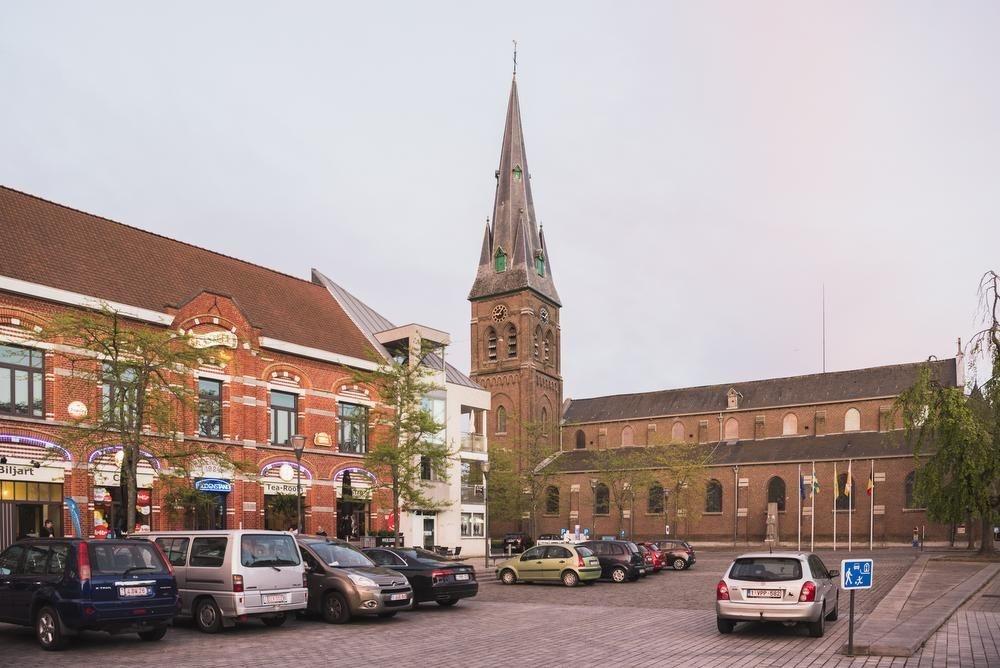 Het Marktplein in Kuurne. In het meerjarenplan is een grootse centrumvernieuwing voorzien.