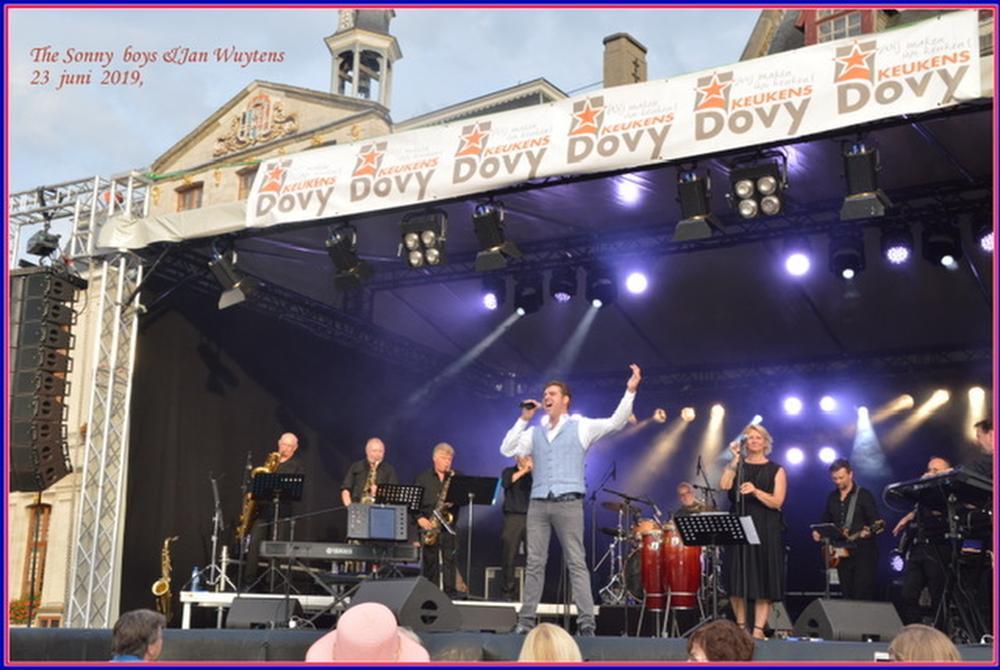 Jan Wuytens en The Sonny Boys tijdens de Batjes in Roeselare.