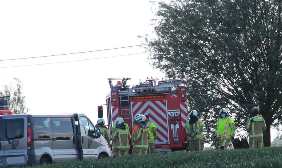 Meisje (11) sterft onder gekantelde graafmachine die door 14-jarige broer werd bestuurd