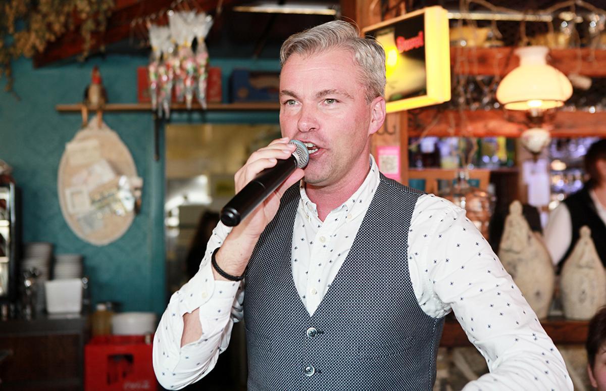 Herbert Verhaeghe toonde zijn goed hart én maakte de bewoners van Covida - De Zegge in Hasselt heel gelukkig.