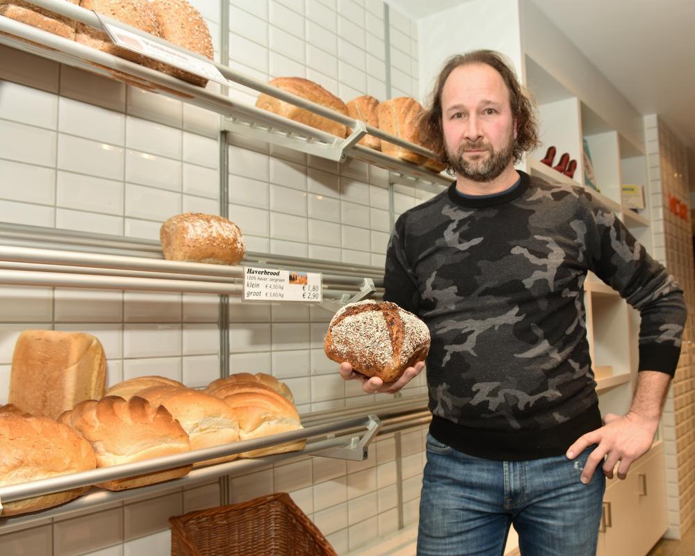 Bakker Tom Victor met het winnende brood.