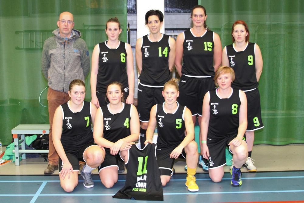 Het zwarte team met onder meer Jolien Verkruysse, Nele Vervenne en Froni Vanoverbeke.