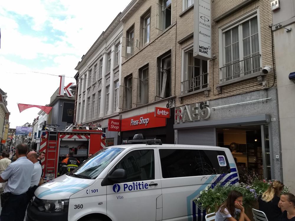 Deel winkelstraat in Kortrijk ontruimd na brandje in Press Shop