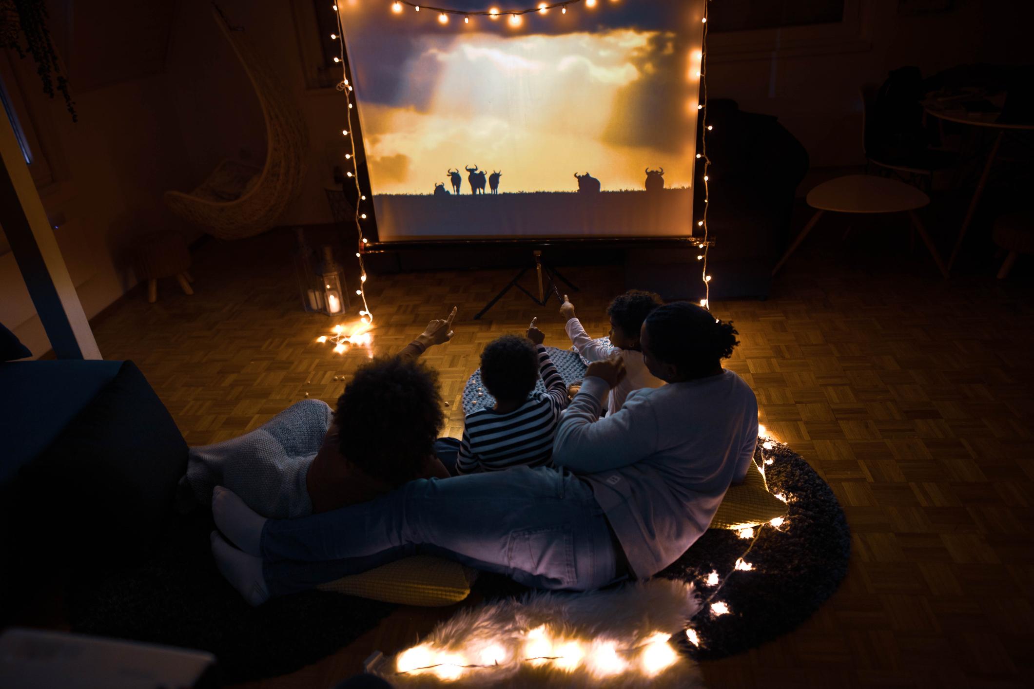 Qu'est Ce Qu'il Y A Au Cinéma En Ce Moment Organisez une séance de cinéma en famille à domicile avec Cinépilou