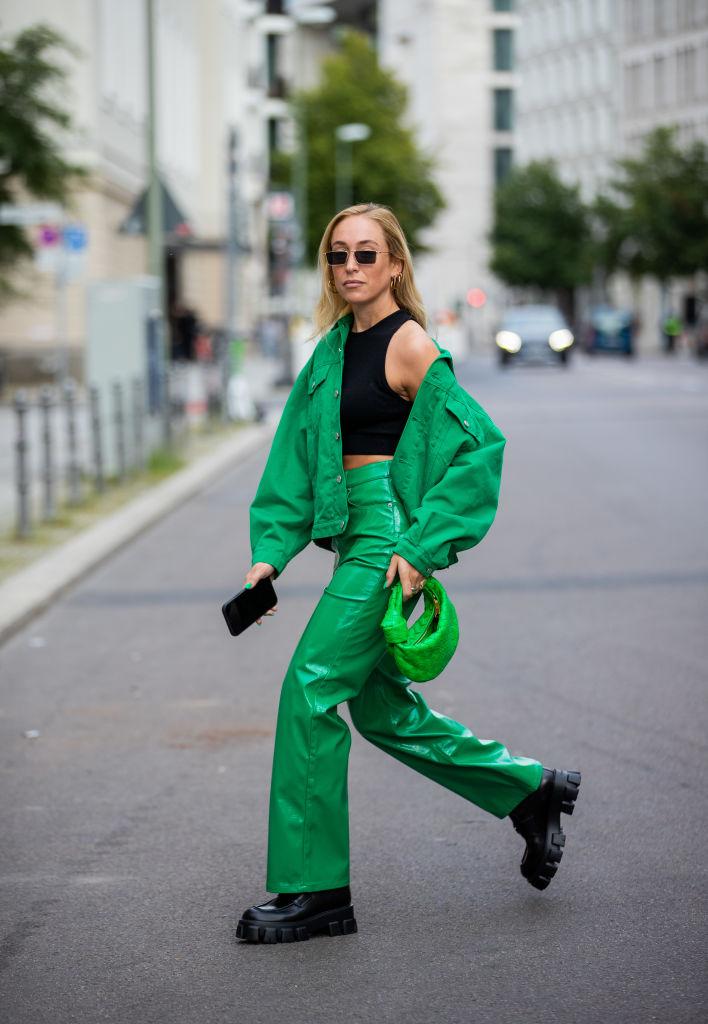 De schuld geven hemel Verhandeling Streetstyle: 7 x zo dragen modemeiden een (gekleurde) leren broek