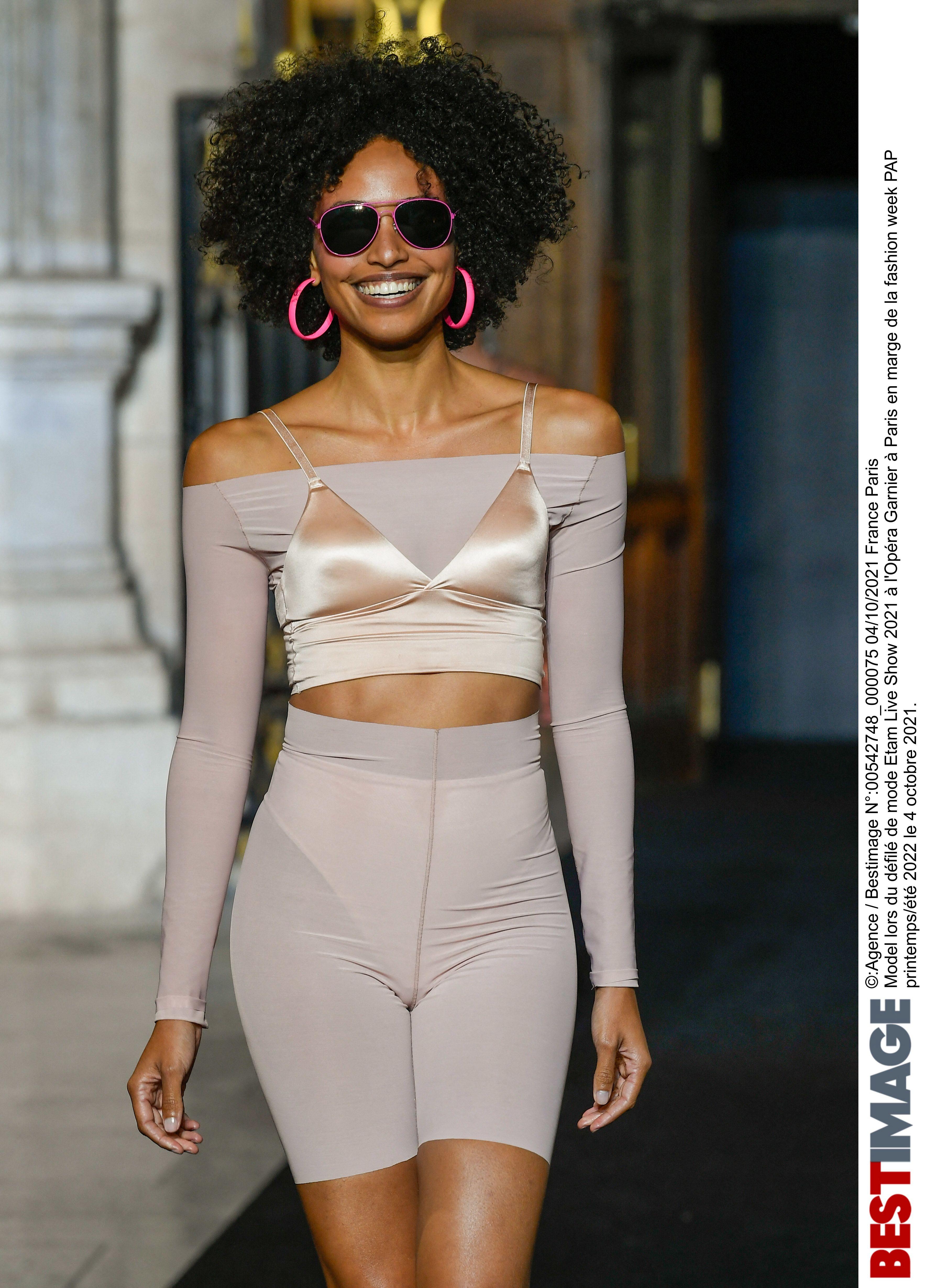 Model lors du défilé de mode Etam Live Show 2021 à l'Opéra Garnier à Paris en marge de la fashion week PAP printemps/été 2022 le 4 octobre 2021. Etam Live Show in Paris on october 4th 2021
