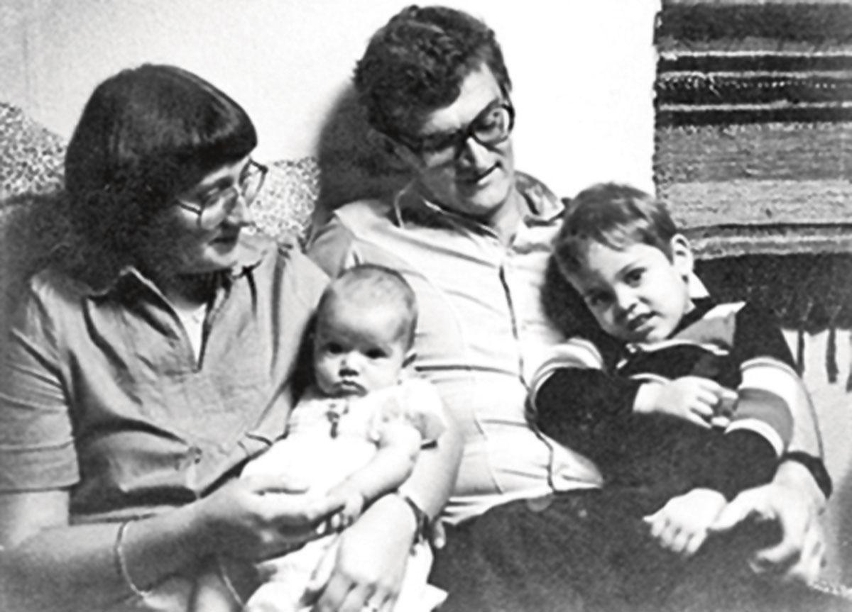 Moeder Paula Hertogen, vader Hubert Hedebouw en kinderen Lise en Raoul.