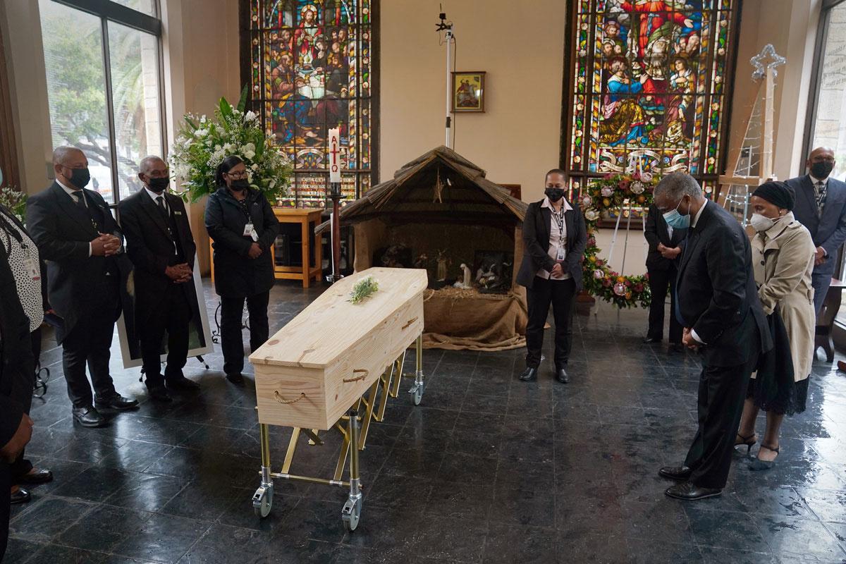 Foto van De begrafenisceremonie van Desmond Tutu in de Kathedraal van Sint-George in Kaapstad, Zuid Afrika. (1 januari 2022)