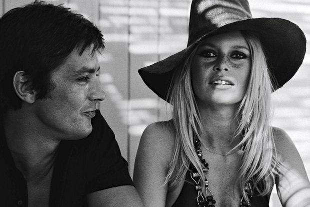 Brigitte Bardot brengt ode aan jarige Alain Delon: 'Ik hou tachtig keer van je'