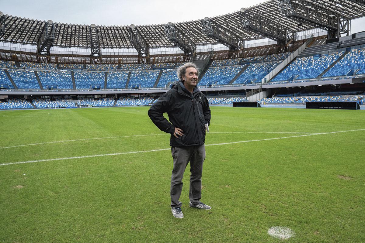Paolo Sorrentino au coeur du stade de Naples.