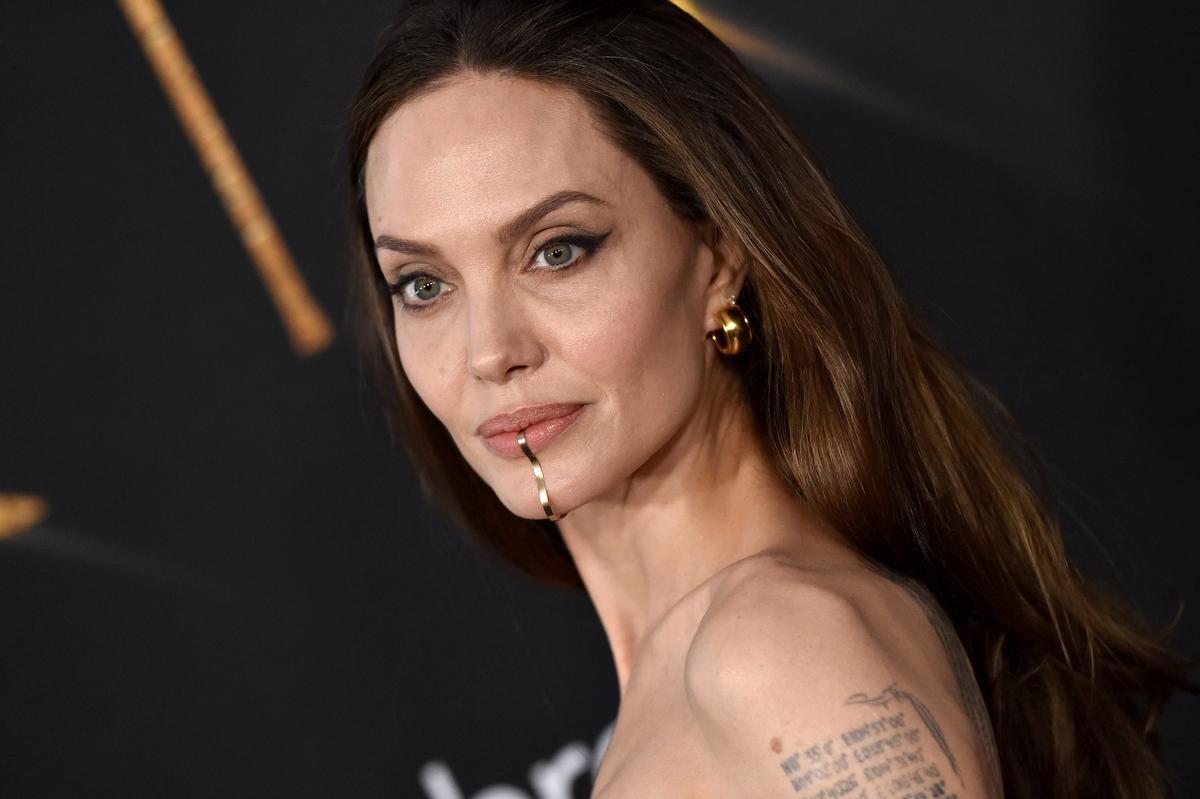 Angelina Jolie a fait sensation avec son bijou de bouche Nina Berenato à la première du film 