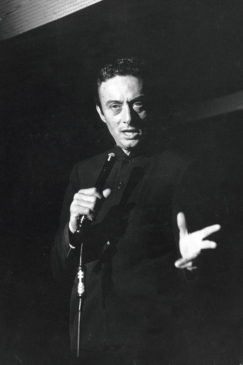 Lenny Bruce, père du stand-up moderne, n'a cessé de renvoyer l'Amérique à sa propre obscénité.