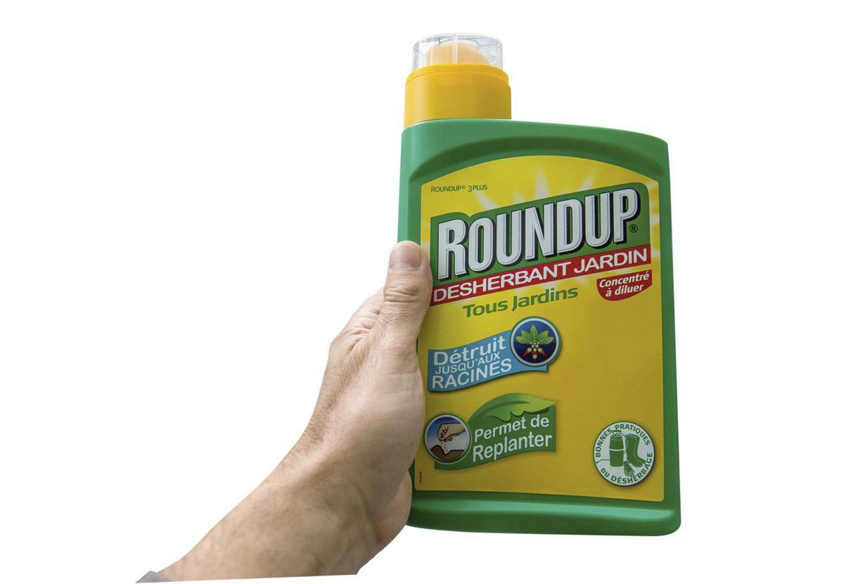 Si l'usage privé du Roundup a été interdit, les agriculteurs peuvent toujours le répandre.